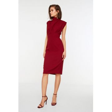 Rochie midi cambrata cu guler inalt