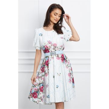 Rochie Bianca alba cu dungi bleu si flori fucsia