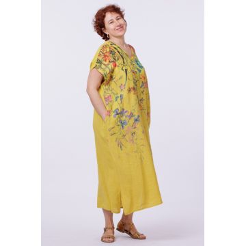 Rochie lunga din in cu imprimeu pictural floral si funda pe spate, pe fond galben