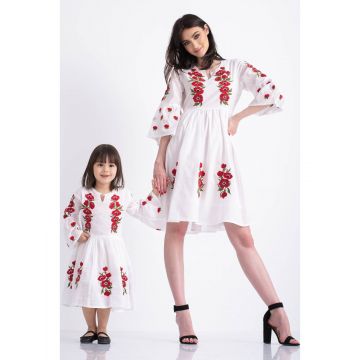 Set rochii mama fiica cu model brodat rosu