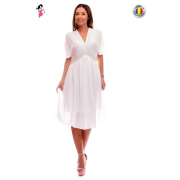 Rochie alba din vascoza cu broderie la bust si talie
