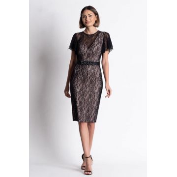 Rochie de ocazie din dantela neagra pe captuseala fina nude cu croi drept si lungime midi