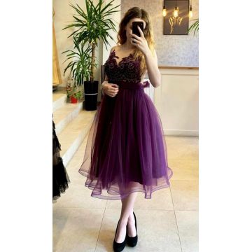 Rochie din tull mov cu partea superioara prevazuta cu broderie si perle