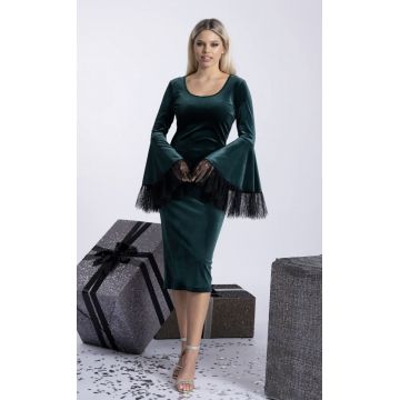 Rochie eleganta din catifea verde cu maneca clopot si terminatia din dantela Chantilly