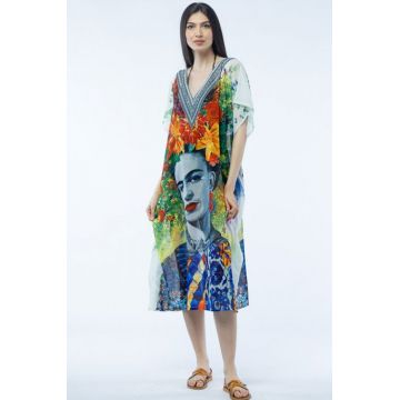 Rochie lunga de plaja tip poncho cu motive florale si Frida Kahlo