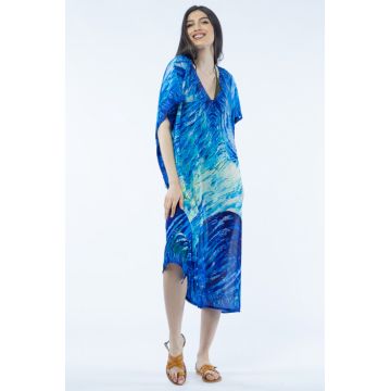 Rochie lunga de plaja tip poncho cu imprimeu predominat albastru cu valuri