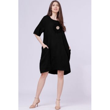 Rochie neagra midi din in cu floare din paiete mate pe piept