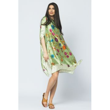 Rochie de plaja tip poncho din matase cu flori si buline pe fond verde pal