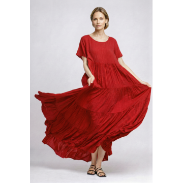 Rochie lunga rosie, cu croi amplu si patru volane, stil boem elegant