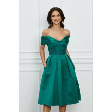 Rochie MBG verde cu umeri goi si paiete pe bust