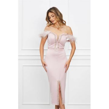 Rochie Maria roz cu pene la umeri si curea in talie