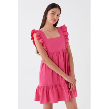 Rochie cu decolteu patrat si volane
