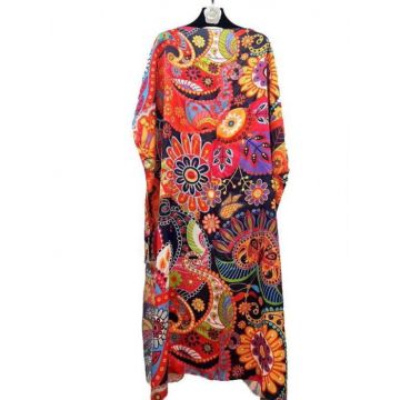 Rochie de plaja lunga tip poncho din matase cu flori multicolore pe fond bleumarin inchis