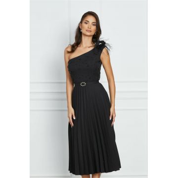 Rochie Dorina neagra cu umar gol si perle la bust