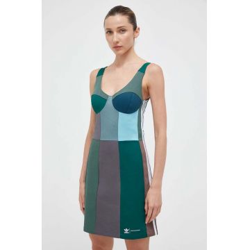 adidas Originals rochie Ksenia Schnaider culoarea verde, mini, mulata